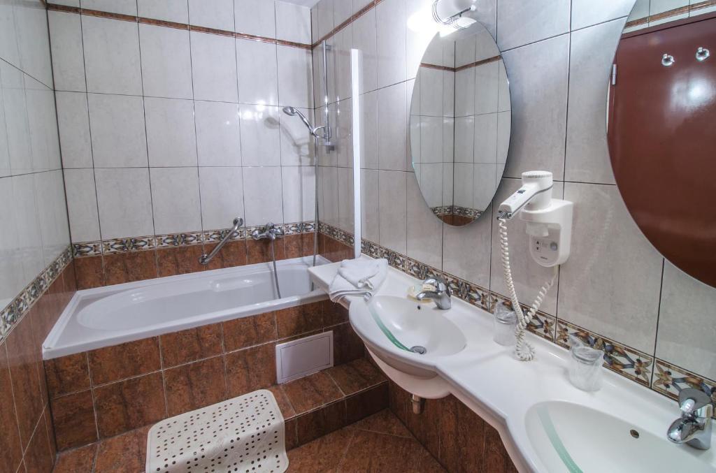 Hotel Marami Sinaia Cameră foto